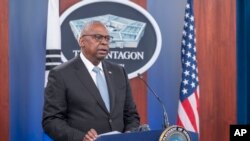 国防部长劳埃德·奥斯汀2024年10月30日在五角大楼举行联合记者会。