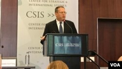 美国驻港澳总领事唐伟康2017年6月13日在华盛顿智库战略与国际研究中心就香港回归20周年发表主题演讲。(美国之音林枫拍摄)