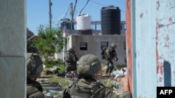 以色列军方公布的照片显示其军人2024年5月8日正在拉法采取“规模有限”的军事行动。