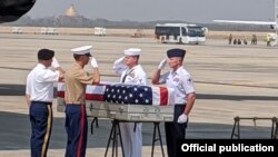 ဖြစ်နိုင်ခြေရှိတဲ့ အမေရိကန်တပ်ဖွဲ့ဝင် ရုပ်ကြွင်းတွေကို အမေရိကန်သို့ ပို့ဆောင်တဲ့ အခမ်းအနား (သတင်းဓာတ်ပုံ - Rangoon, US embassy)