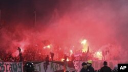 2月1号,埃及两支足球队阿尔•马斯利队和阿尔•阿赫利队比赛结束后,球迷发生暴力冲突。