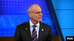 以色列驻美国大使莱特在位于华盛顿的美国之音演播室接受专访。(2025年7月24日)