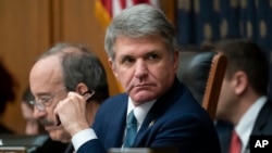 资料照:共和党联邦议员麦克尔·麦考尔(Rep. Michael McCaul, R-TX)2019年10月23日出席众议院外交事务委员会听证会。