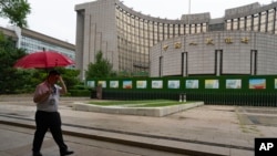 英国《金融时报》报道,中国人民银行2025年将实施货币政策改革,会在“适当时机”将目前1.5%的利率往下调。