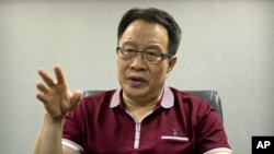 北京莫少平律师事务所主任律师莫少平在其办公室里接受采访。(2017年6月26日)