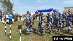 中俄军事合作增多。中国军队2015年参加俄罗斯主办的军事比赛活动。(美国之音白桦摄)