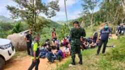 ထိုင်းနိုင်ငံဘက် ခိုးဝင်သူ မြန်မာနိုင်ငံသားတွေ ဖမ်းဆီးခံနေကြရ ထိုင်းနိုင်ငံဘက် ခိုးဝင်သူ မြန်မာနိုင်ငံသားတွေ ဖမ်းဆီးခံနေကြရ