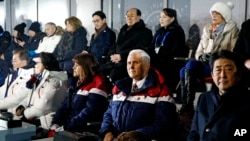 အိုလံပစ်ပွဲတော်ကို တက်ရောက်လာတဲ့ မြောက်ကိုရီးယား ကိုယ်စားလှယ်အဖွဲ့၊ အမေရိကန်၊ ဂျပန်နဲ့ နိုင်ငံတကာခေါင်းဆောင်များ။