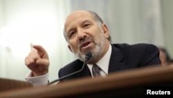 美国总统唐纳德·特朗普提名的商务部长霍华德·卢特尼克2025年1月29日在参议院商务委员会确认听证会上作证。