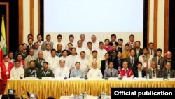 မှတ်တမ်းဓာတ်ပုံ- ၂၀၁၅ ခုနှစ်က တနိုင်ငံလုံးအပစ်အခတ် ရပ်စဲရေးလက်မှတ်ရေးထိုးခဲ့ကြစဉ်။