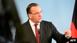 德国国防部长鲍里斯·皮斯托里乌斯在柏林举行记者会。(2024年3月5日)