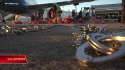 Hàng chục nghị sĩ Mỹ yêu cầu ngừng trục xuất người Việt tị nạn Hàng chục nghị sĩ Mỹ yêu cầu ngừng trục xuất người Việt tị nạn