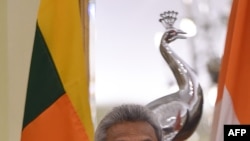 斯里兰卡总统拉贾帕克萨11月29日在印度一个记者会上。