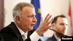 资料照:欧盟驻中国代表郁白在北京的一个记者会上讲话。(2020年1月17日)