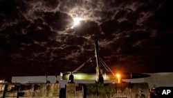 资料照片:官媒新华社公布的照片显示中国军队东部战区火箭军部队在官方所宣布的环台湾岛战备巡警和军事演习期间发射导弹。(2023年4月7日)