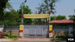 昂山素季在缅甸仰光的住所,她曾被军政府软禁于此15年。(2013年3月10日 美国之音朱诺拍摄)