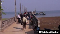 မီဒီယာအဖွဲ့ ရသေ့တောင်မြို့နယ်မှ စက်လှေဖြင့် စစ်တွေဘက်ကမ်းသို့ ထွက်ခွာ (MOI)