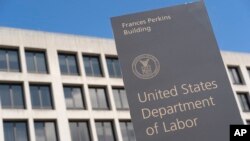 资料照片:位于华盛顿的美国劳工部大楼。(2020年3月26日)