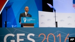 美国总统奥巴马在加州斯坦福大学举行的全球企业家峰会上讲话。(2016年6月24日)