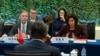 2023年8月28日,美国商务部长雷蒙多在北京与中国商务部长王文涛举行会谈。(美联社照片)