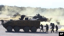 台湾士兵们在台湾北部新竹县参加军事演习。(2021年1月19日)
