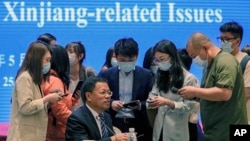 新疆维吾尔自治区政府新闻发言人徐贵相在北京举行的有关新疆问题的记者会上 (2021年5月25日)