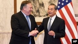 美国务卿蓬佩奥2018年10月8号与中国外长王毅会晤