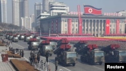 平壤举行纪念朝鲜人民军建军70周年阅兵式 (2018年2月9日)