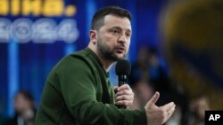 乌克兰总统泽连斯基在基辅举行记者会。(2024年2月25日)