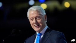 资料照片:前总统比尔·克林顿在芝加哥举行的民主党全国代表大会上讲话。(2024年8月21日)