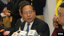 何俊仁星期五宣布将会在六月辞去立法会议员职位,以引发变相公投(美国之音汤惠芸拍摄)