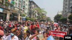 ရန်ကုန်မြို့ ဆူးလေးအနီး စစ်အာဏာသိမ်းမှုကို ကန့်ကွက်တဲ့ ဆန္ဒပြ မြင်ကွင်း။