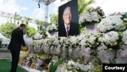 美国卫生部长阿扎尔8月12日前往台北宾馆追思台湾已故的前总统李登辉。(台湾外交部提供)