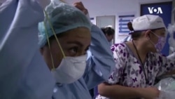 VOA英语视频: 医科学生接受征召抗疫错失毕业典礼 VOA英语视频: 医科学生接受征召抗疫错失毕业典礼