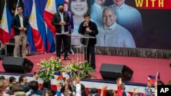 菲律宾前总统罗德里戈·杜特尔特近日突然访问香港,舆论猜测他试图逃避国际刑事法院的逮捕令。