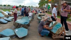 ကျောက်မျက်ရတနာ အရောင်းပြခန်း။ ( ဇူလိုင် ၂၀၀၆)