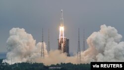 Tư liệu- Tên lửa Trường Chinh 5B của Trung Quốc, phóng lên từ tỉnh Hải Nam, Trung quốc, ngày 29/4/2021. (China Daily via Reuters)