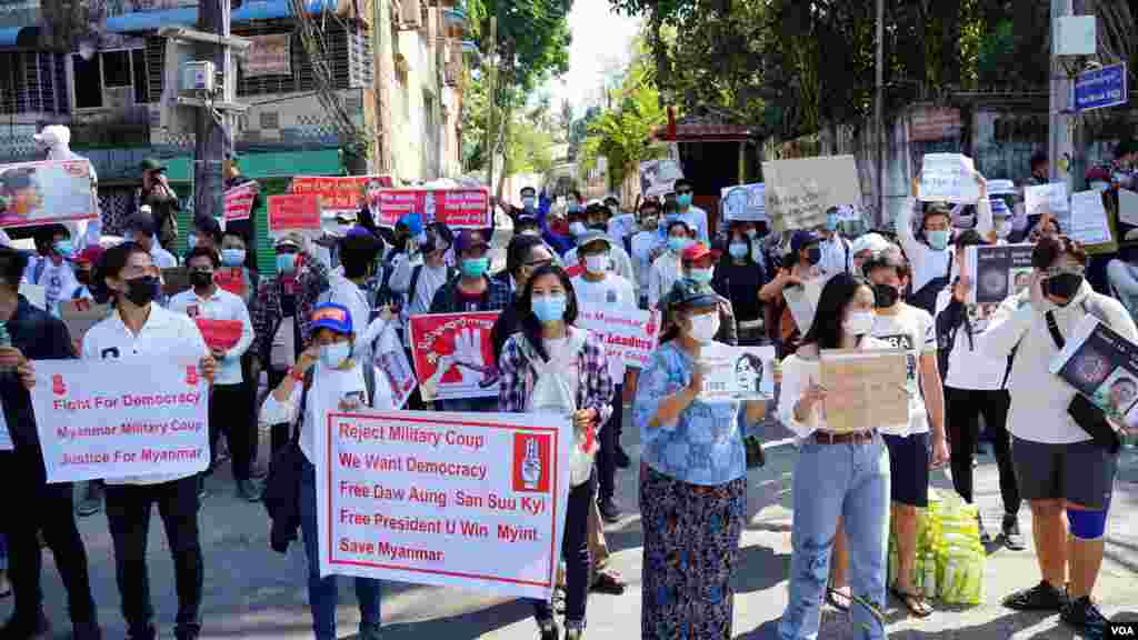 ရန်ကုန်မြို့ ကုလသမဂ္ဂရုံးရှေ့ စစ်အာဏာဆန့်ကျင်ဆန္ဒပြ မြင်ကွင်း။