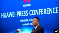 华为首席法务官宋柳平在深圳举行的记者会上讲话。(2019年12月5日)