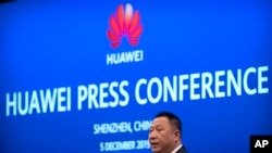 华为首席法务官宋柳平在深圳举行的记者会上讲话。(2019年12月5日)