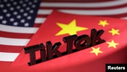 TikTok标识与美国与中国国旗。(路透社示意图)