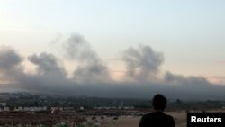 2024年9月23日,在黎巴嫩南部推罗看到,以色列袭击之后,黎巴嫩南部浓烟滚滚,真主党和以色列军队之间的跨境敌对行动持续进行。(路透社照片)