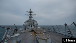 资料照片:美军菲恩号导弹驱逐舰2021年3月10日穿越台湾海峡。(美国海军照片)