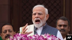 印度总理莫迪领导的印度人民党公开指控由美国国务院资助团体,试图破坏印度的稳定。(美联社:2024年11月25日)