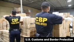 美国海关与边境保护局(U.S. Customs and Border Protection) 在纽约/纽瓦克港(Port of New York/Newark)扣押了一批中国新疆被怀疑用人发制作的进口产品。