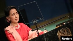 နိုင်ငံခြားရေးဝန်ကြီး ဒေါ်အောင်ဆန်းစုကြည် ၇၁ ကြိမ်မြောက် ကုလအထွေထွေညီလာခံတက်ရောက်မိန့်ခွန်းပြောစဉ်။ (စက်တင်ဘာ ၂၁၊ ၂၀၁၆/ Reuters)