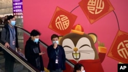 香港许多民众近日来戴口罩上街(美联社2020年1月21日)