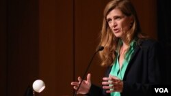 鲍尔大使说,“释放20人”倡议得到国会两党支持 (美国之音记者章真拍摄)