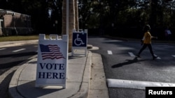 佐治亚州一处投票站,开放中期选举提前投票。
