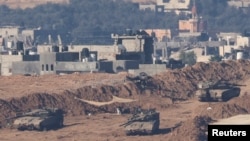 以色列坦克在加沙地带警戒。(2023年12月30日)